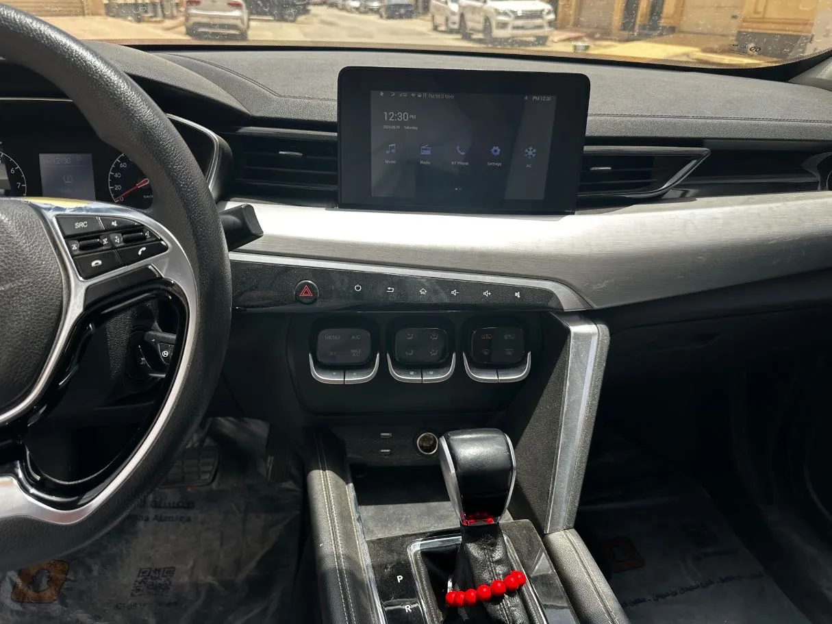 Car image 18