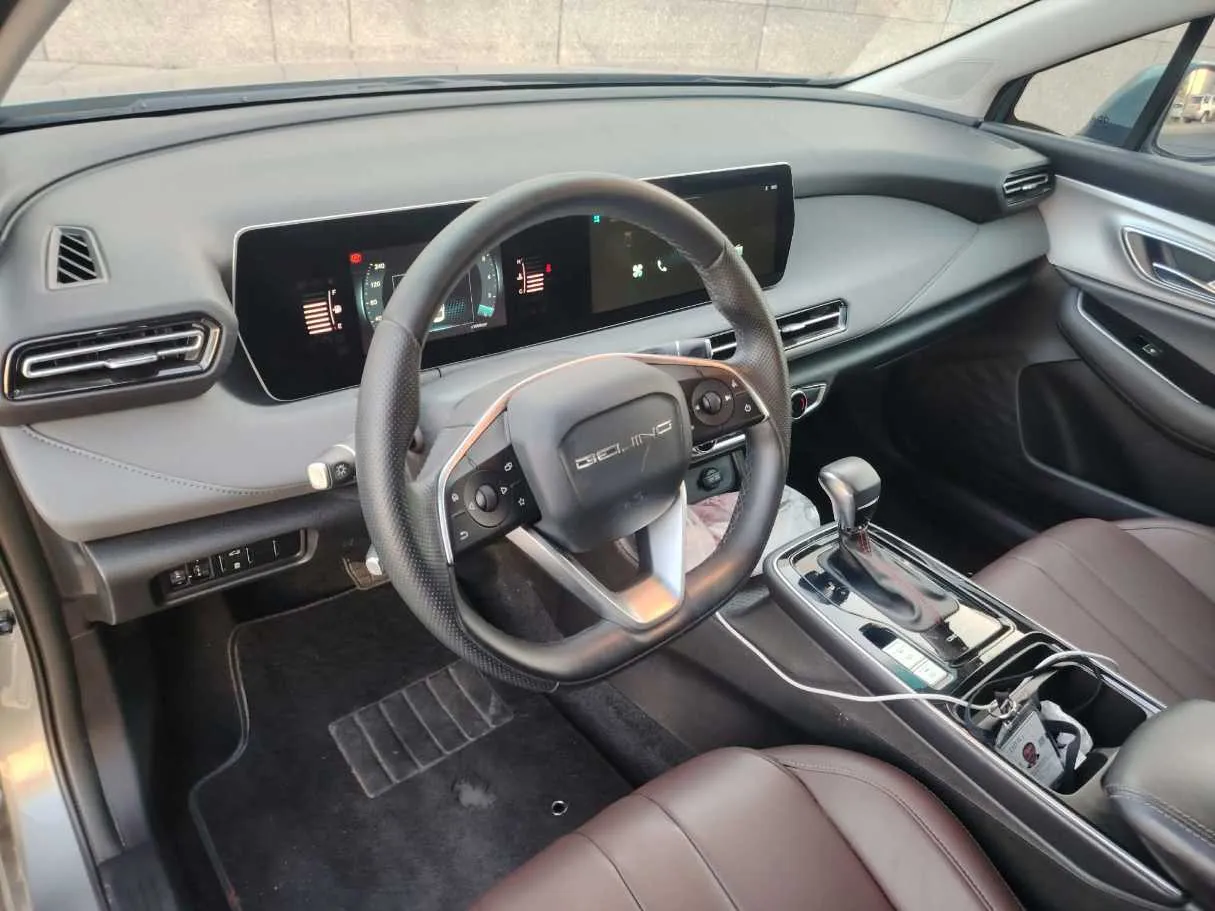 Car image 13