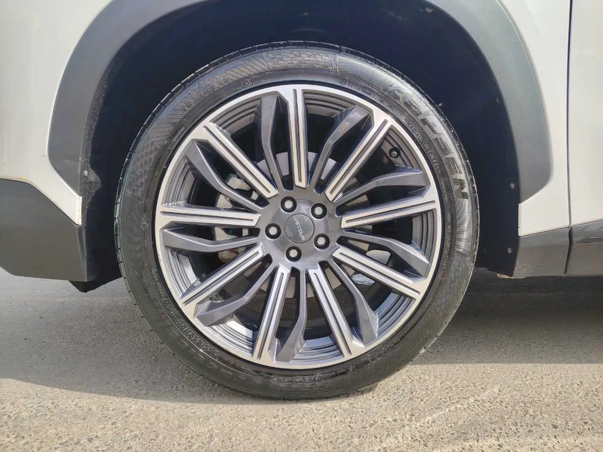Car image 9