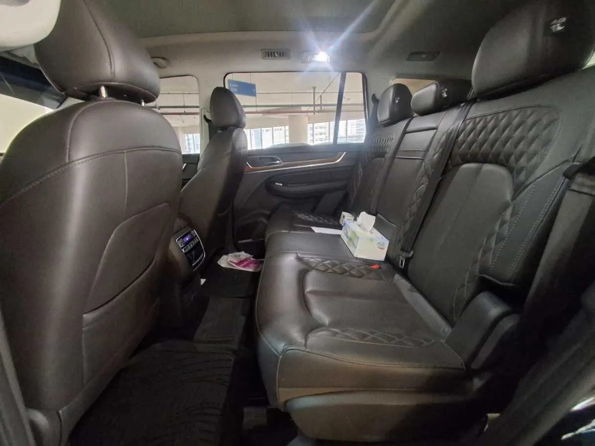 Car image 13