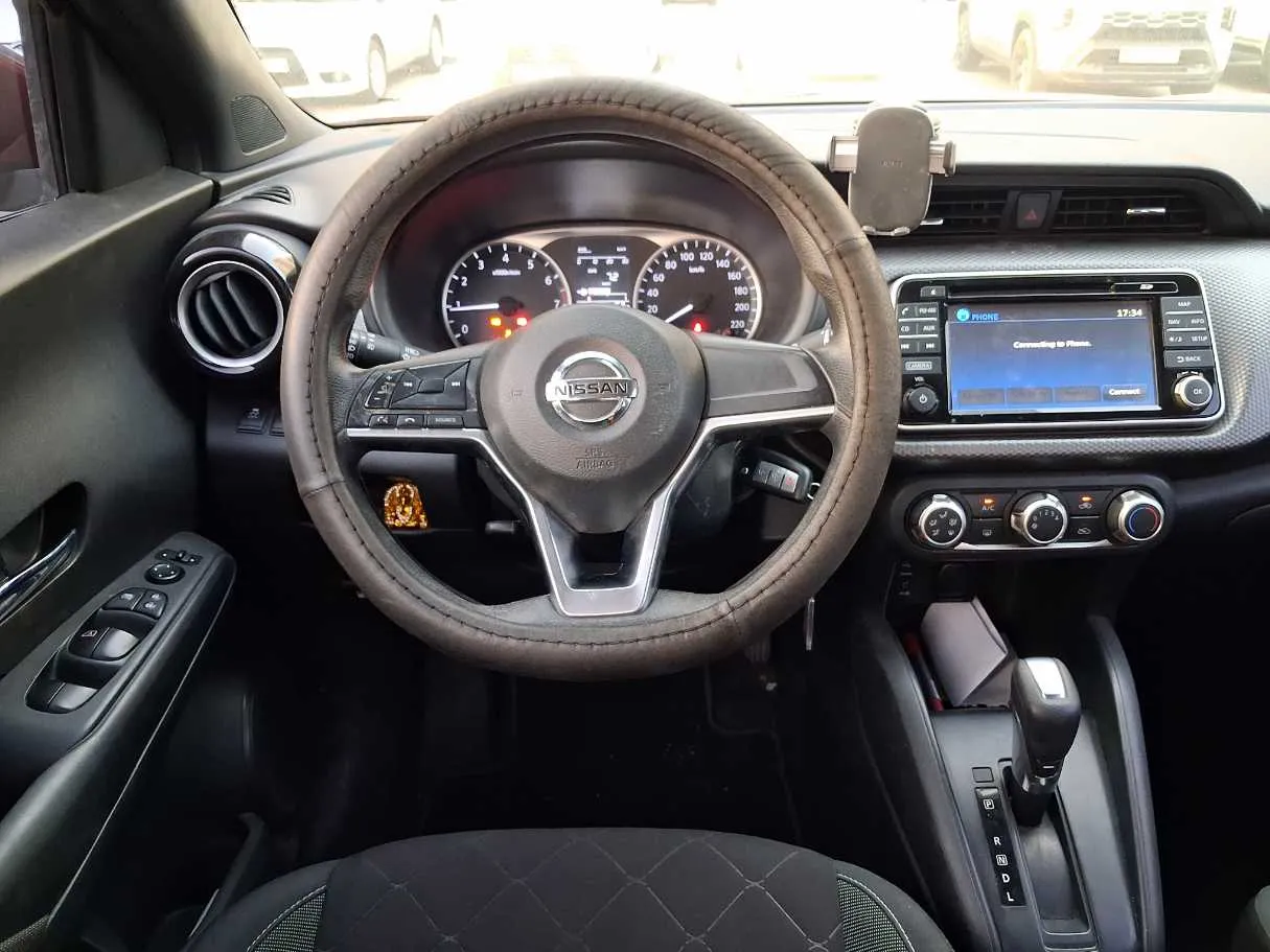 Car image 17