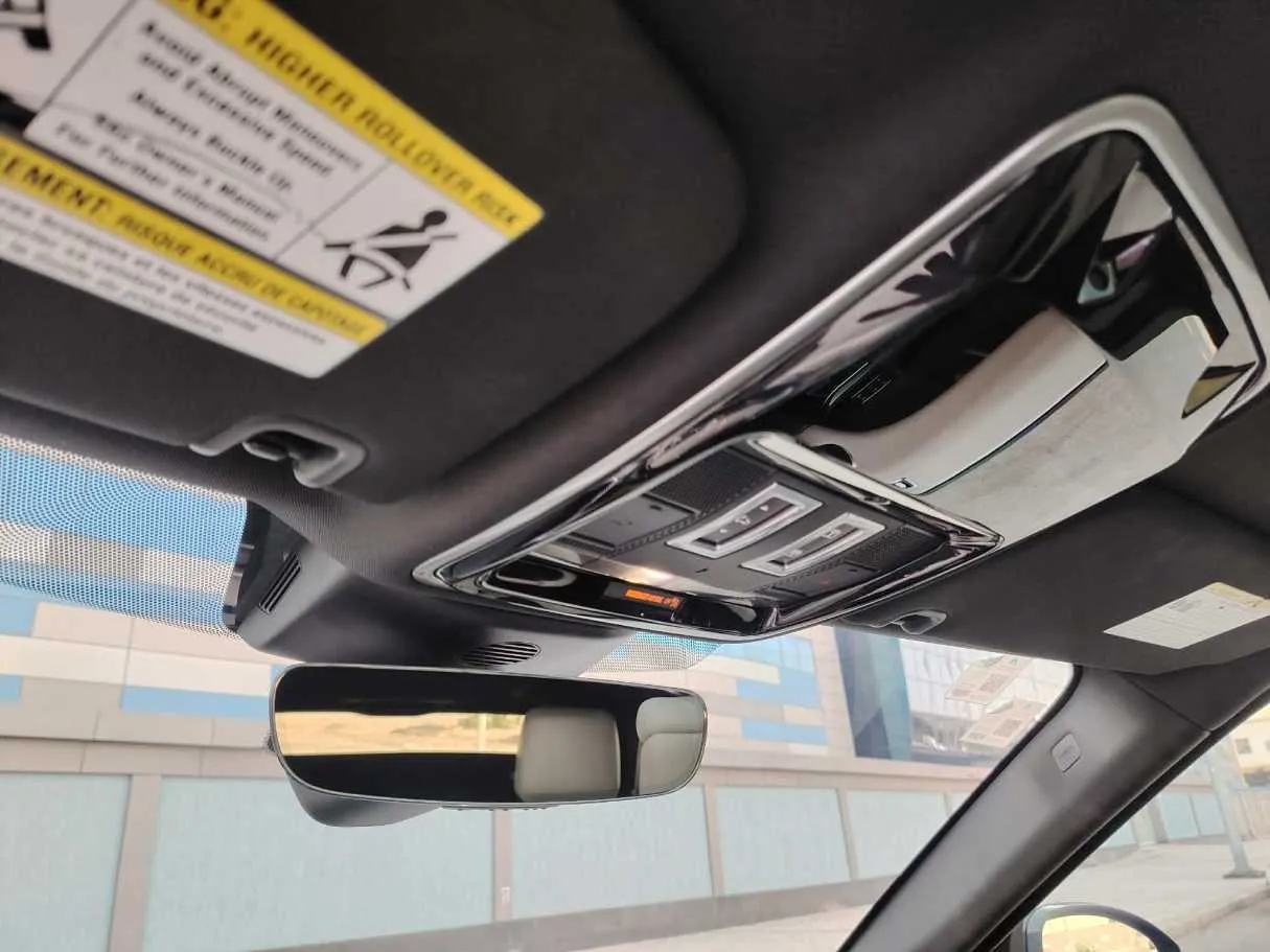 Car image 32