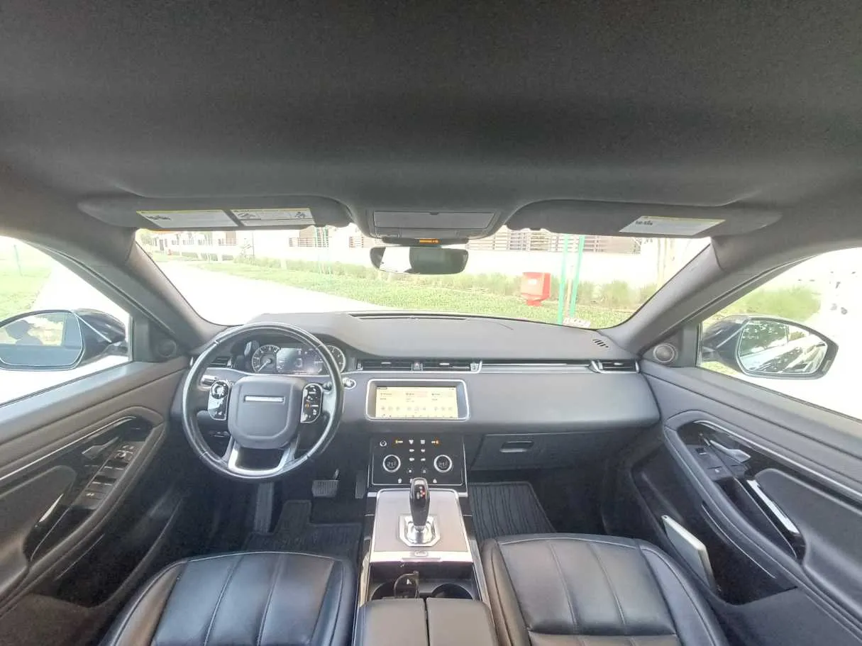 Car image 17
