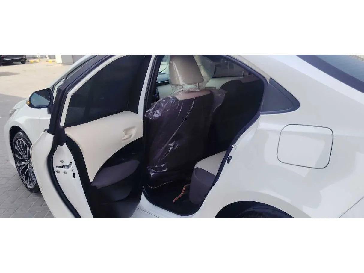 Car image 13