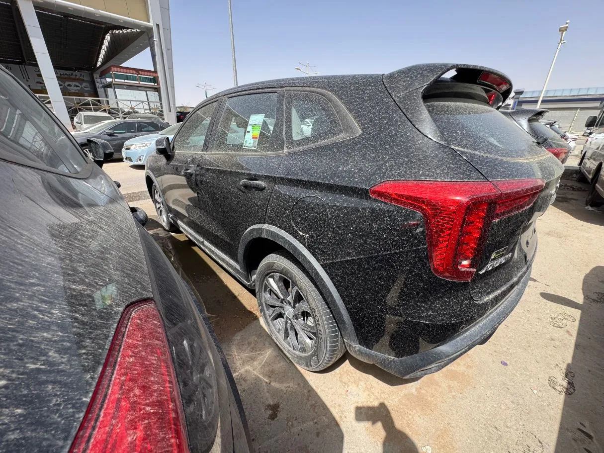 Car image 5