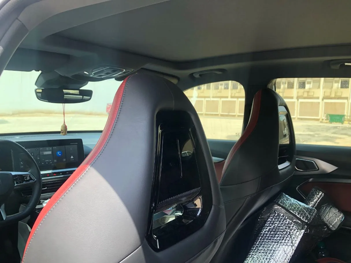 Car image 13