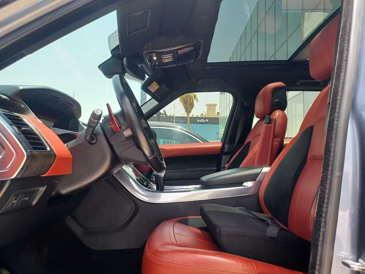 Car image 11