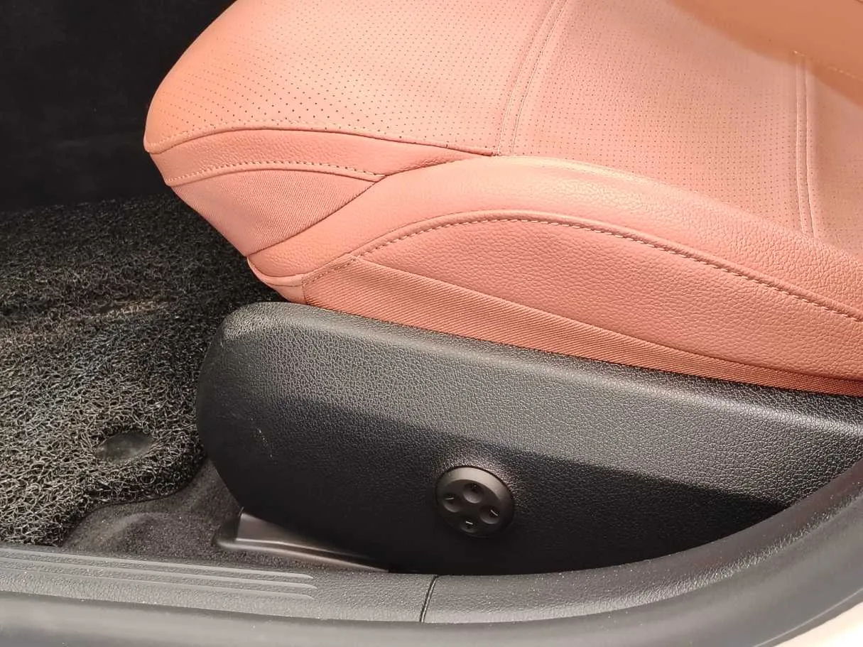 Car image 35