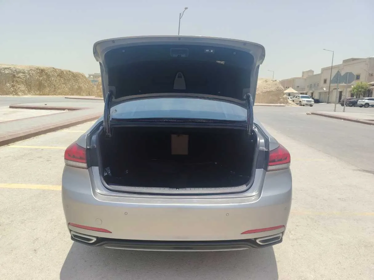 Car image 25