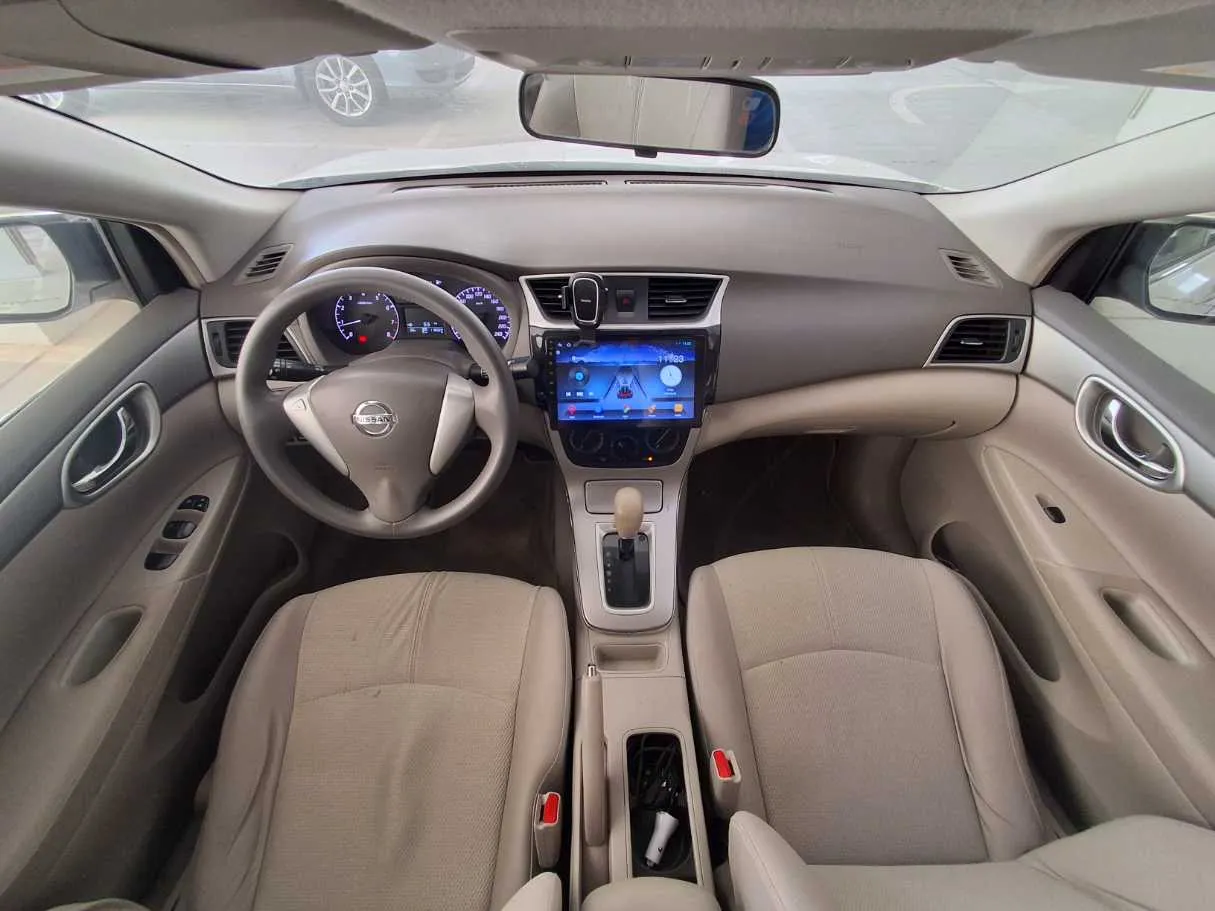 Car image 14