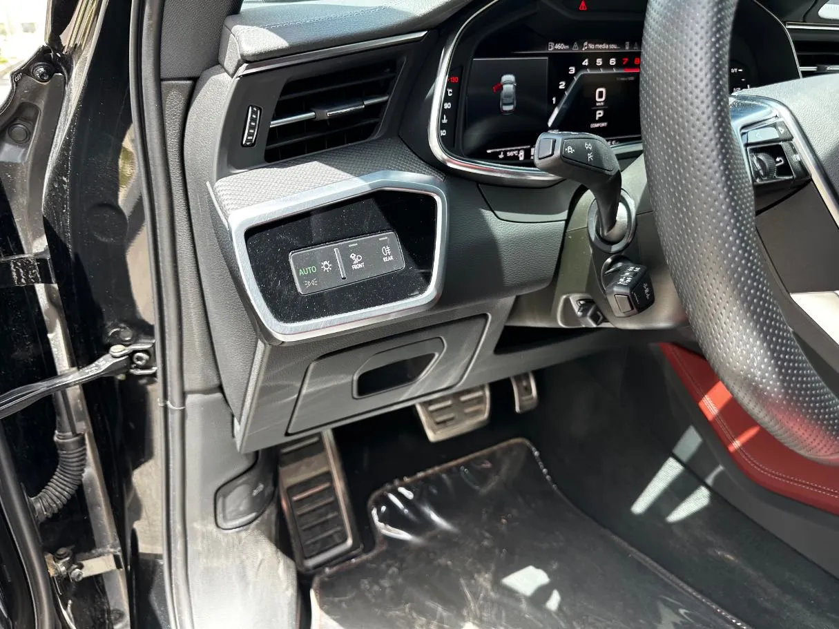 Car image 27