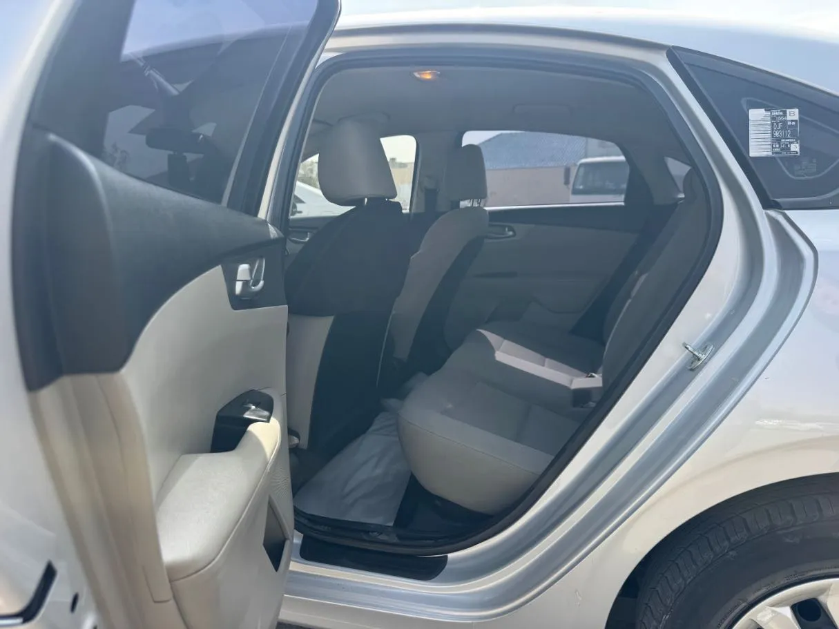 Car image 13