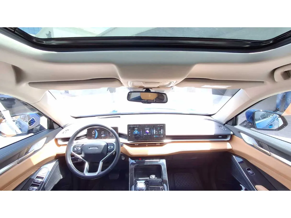 Car image 14