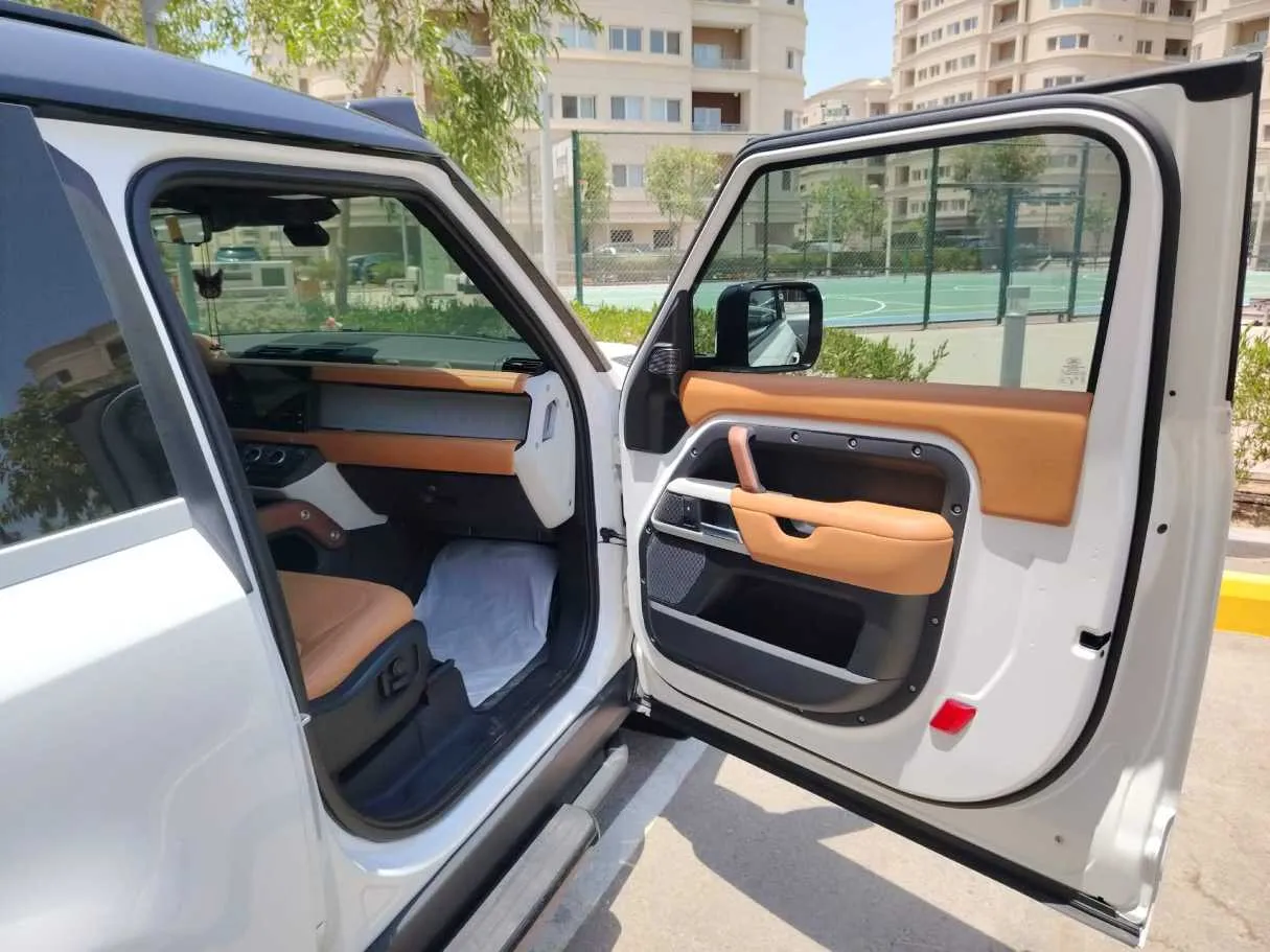 Car image 17