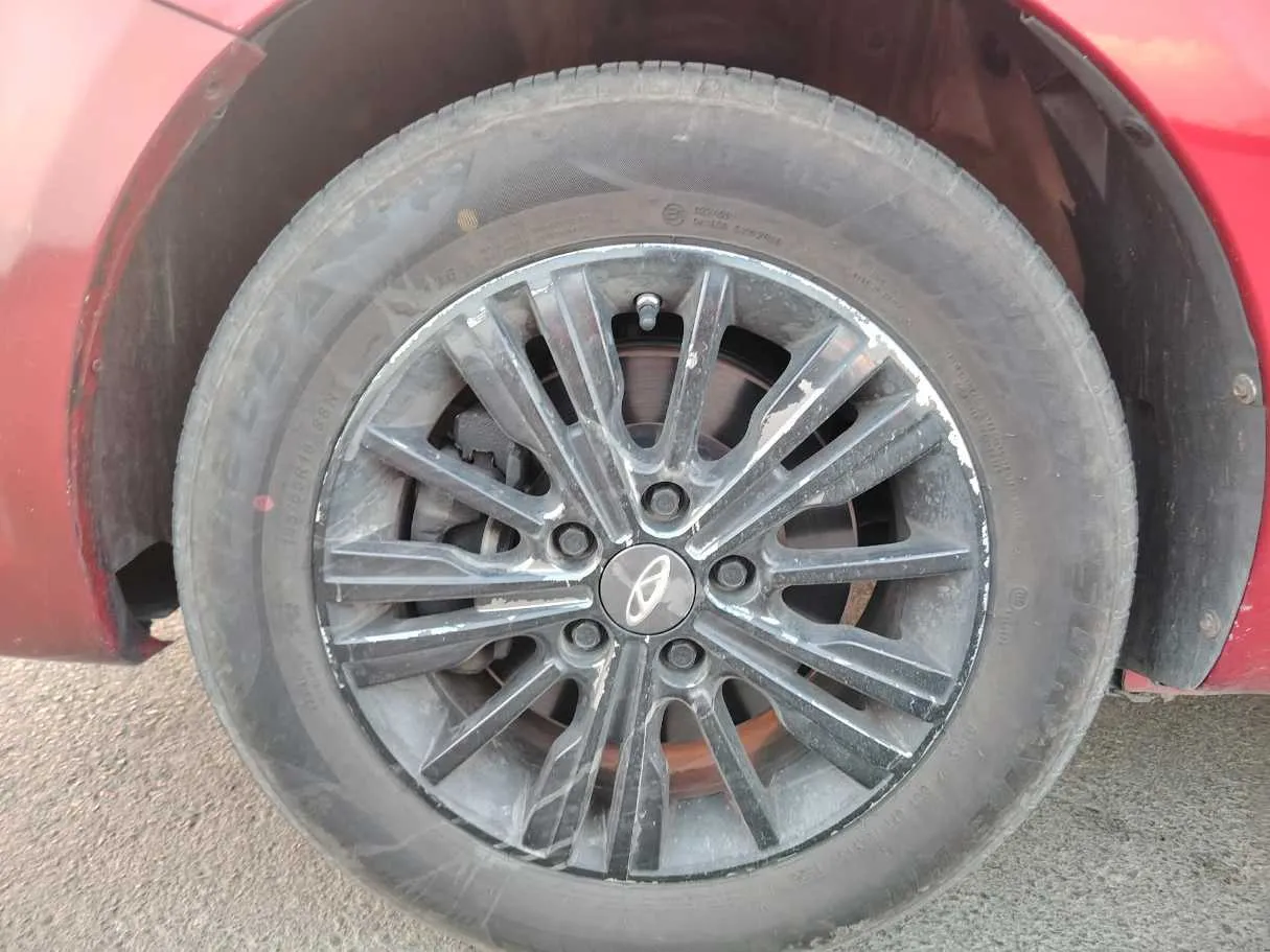 Car image 10