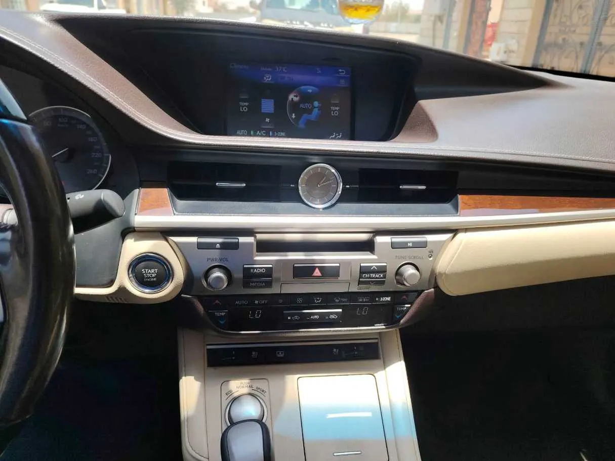 Car image 22