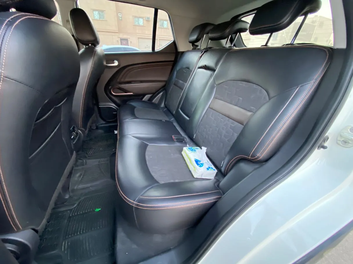 Car image 13