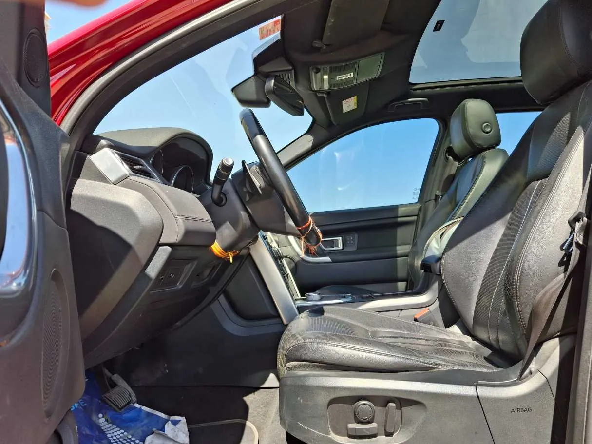 Car image 12