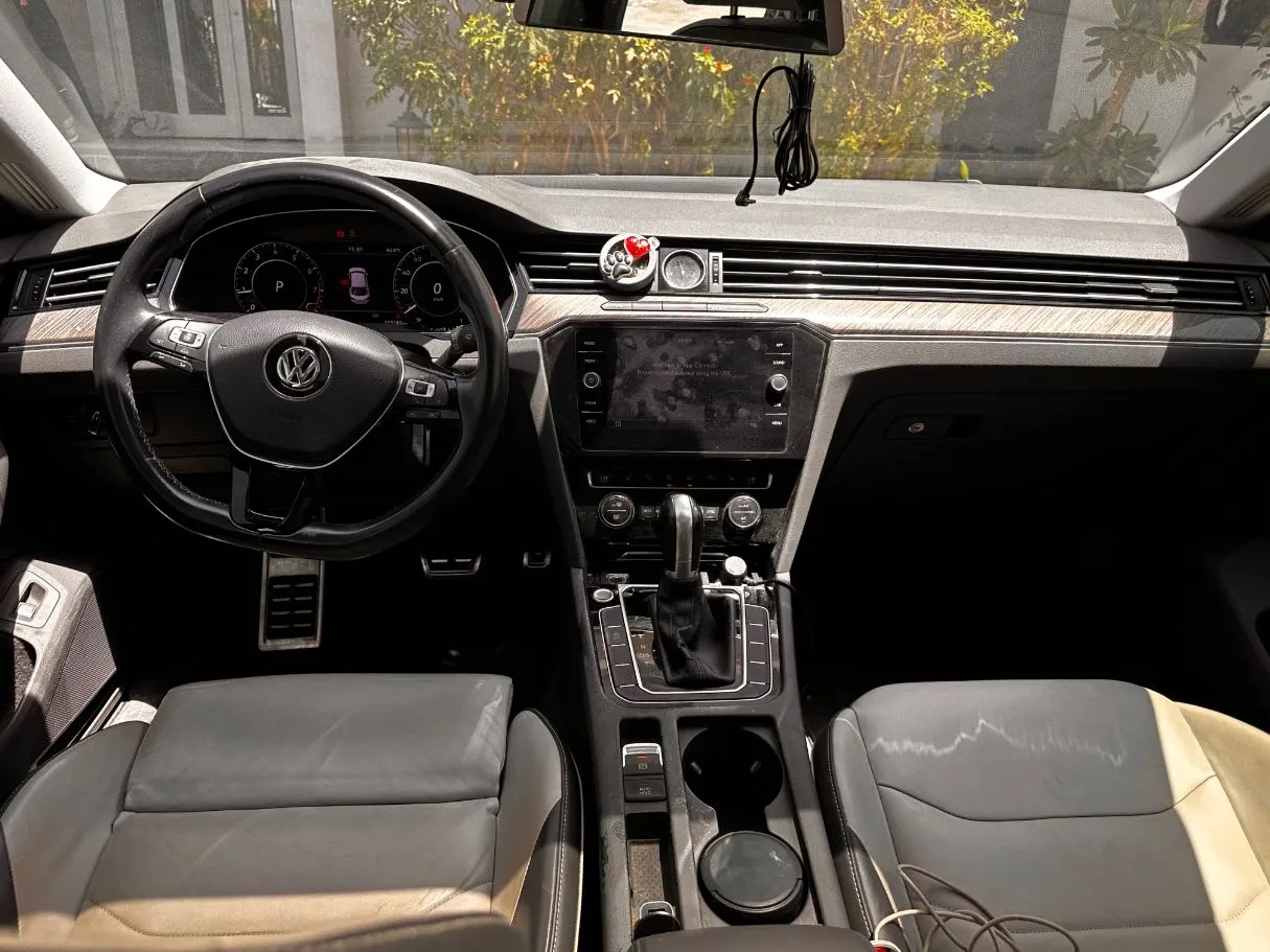 Car image 16