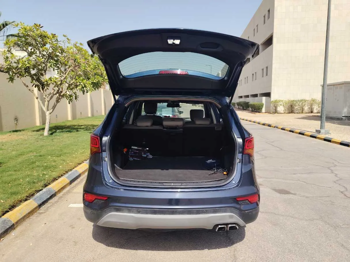 Car image 24