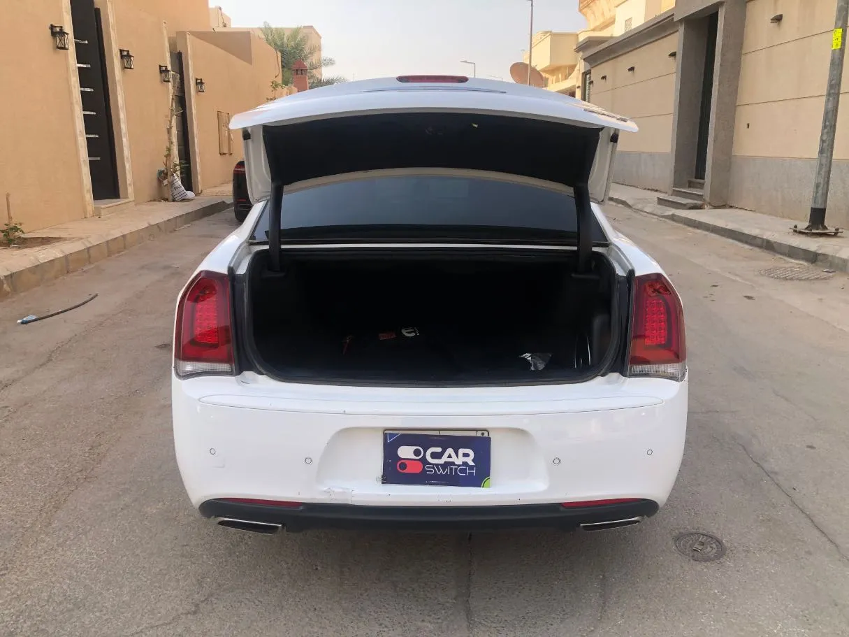 Car image 19