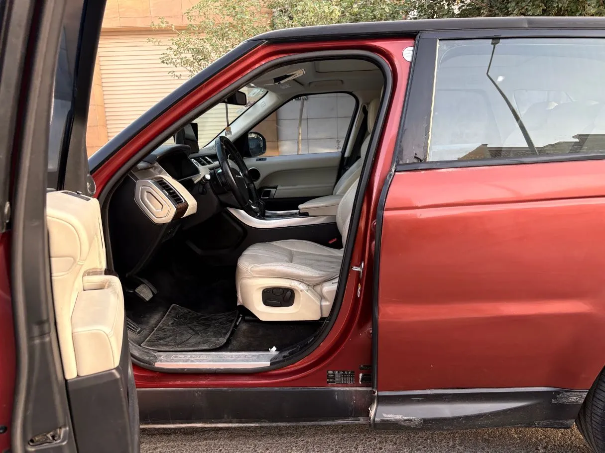 Car image 11