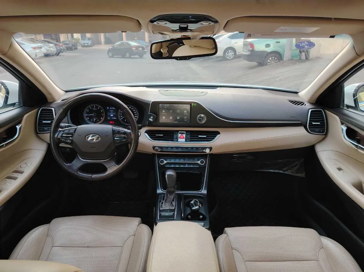 Car image 19