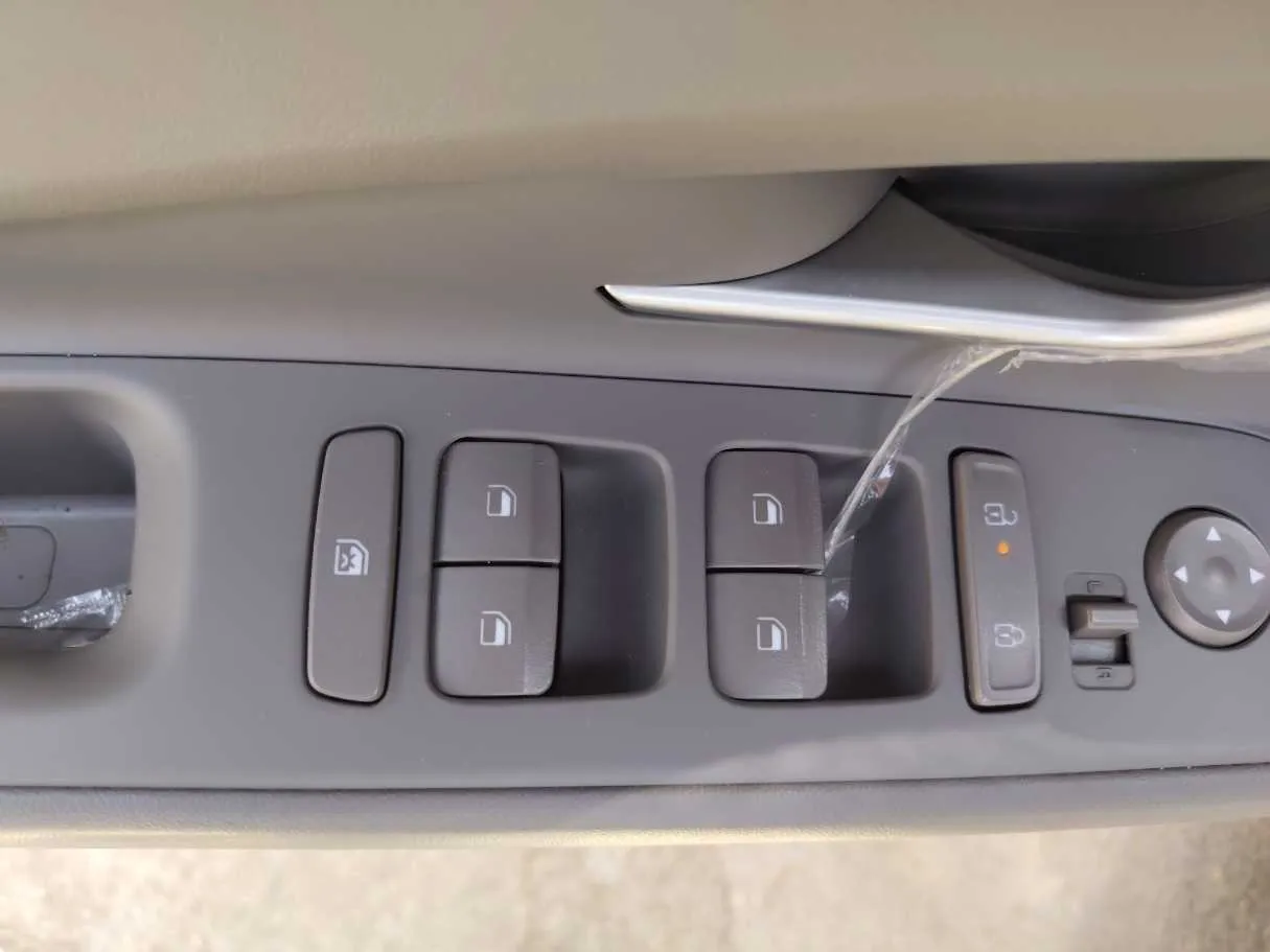 Car image 27