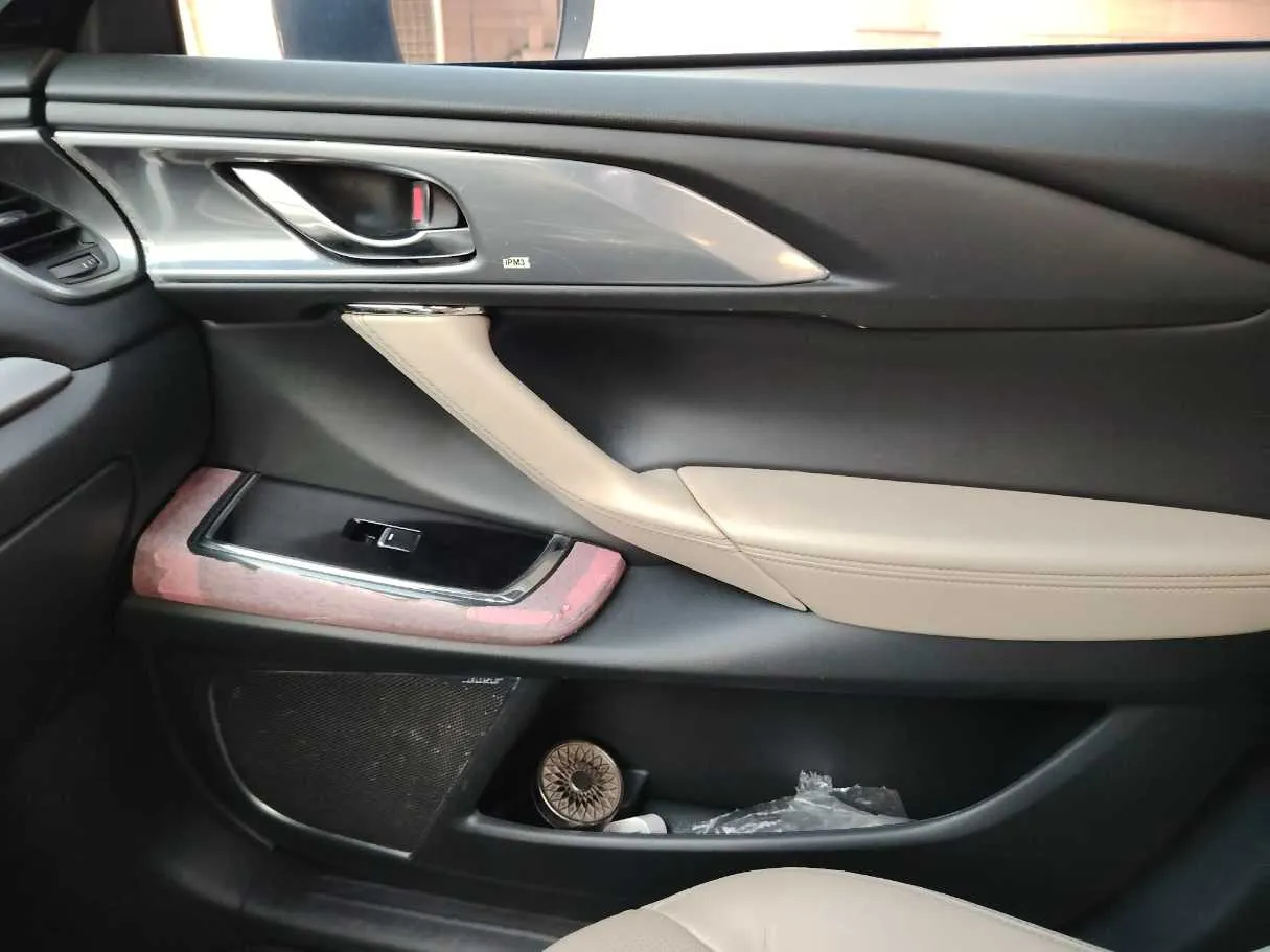 Car image 37