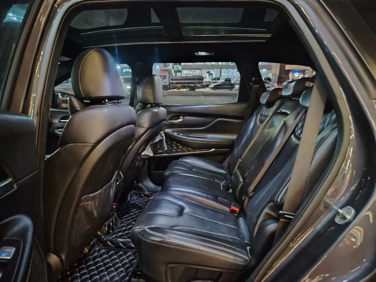 Car image 18