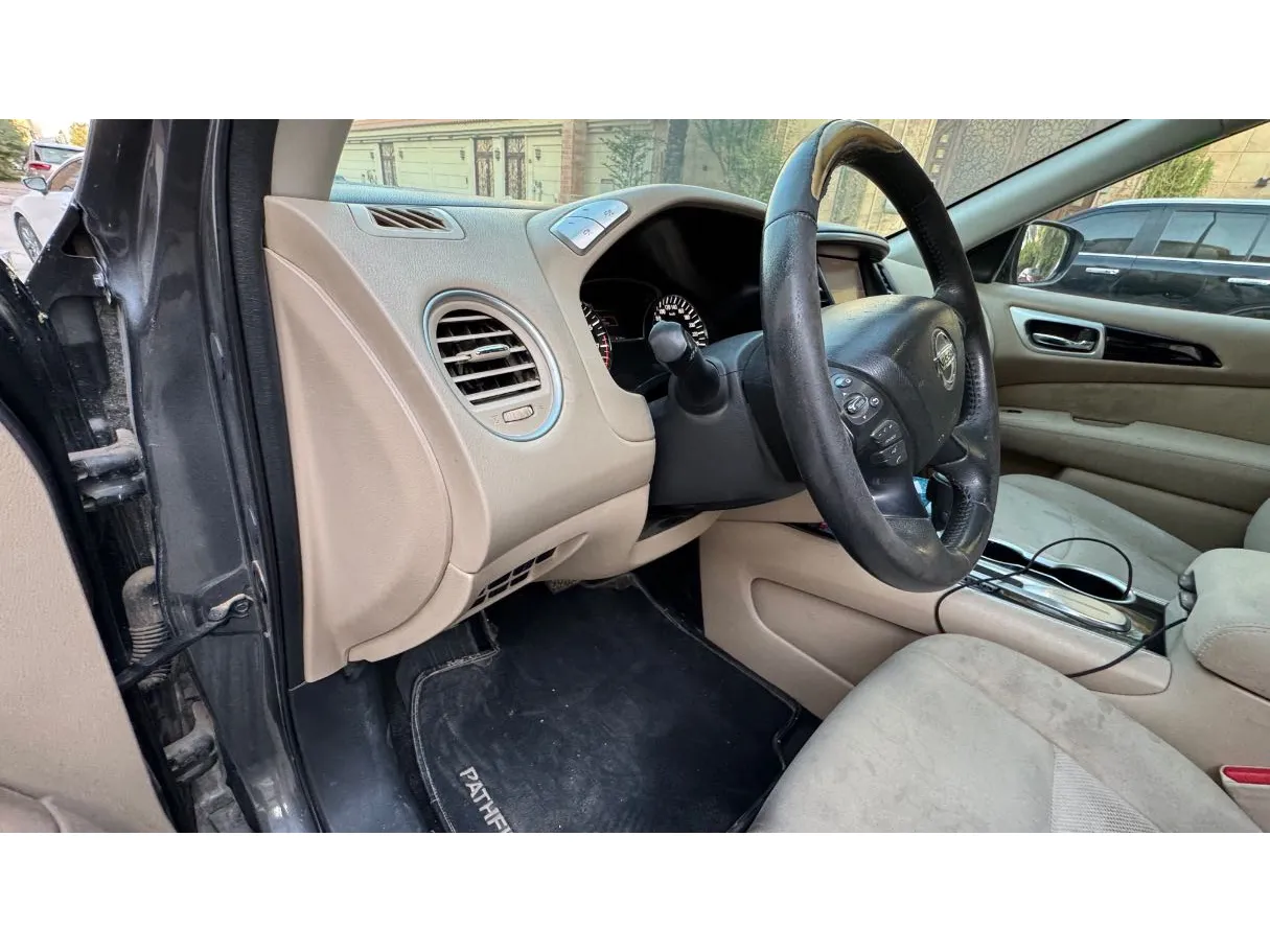 Car image 26