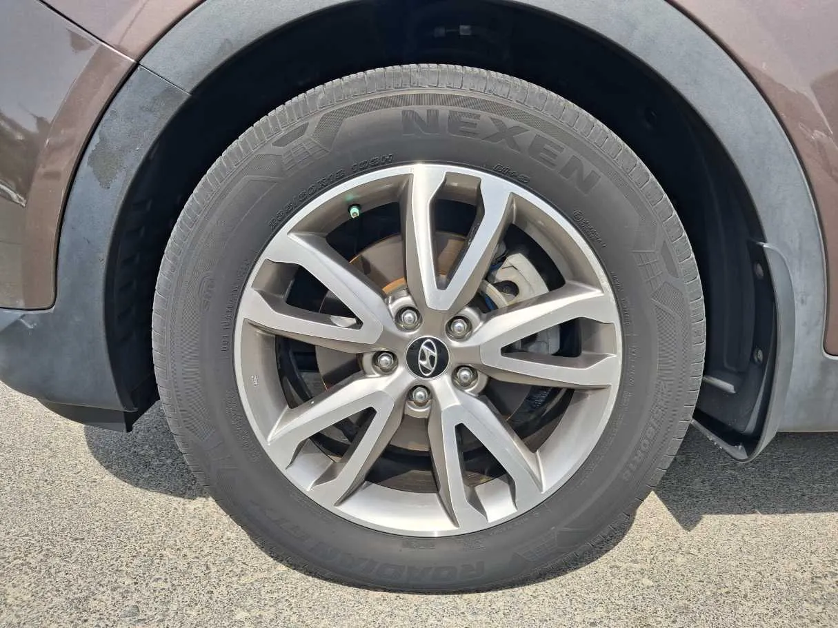 Car image 9