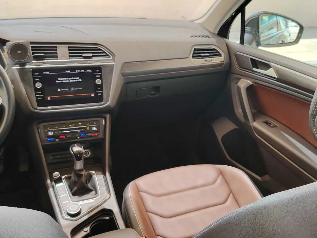 Car image 26