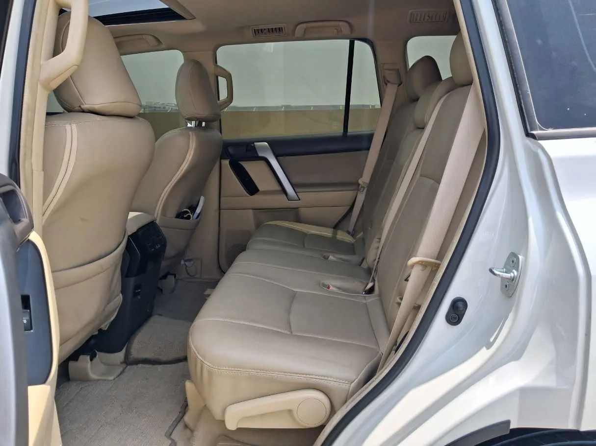 Car image 13