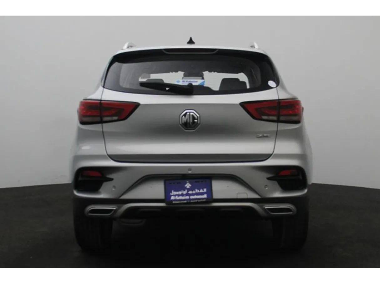 Car image 12