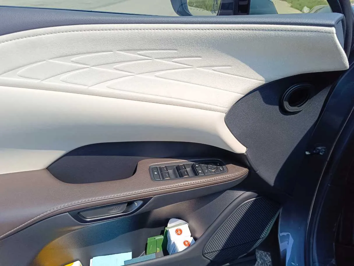 Car image 32