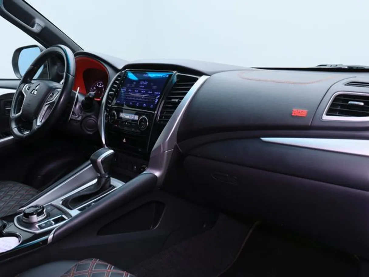 Car image 10