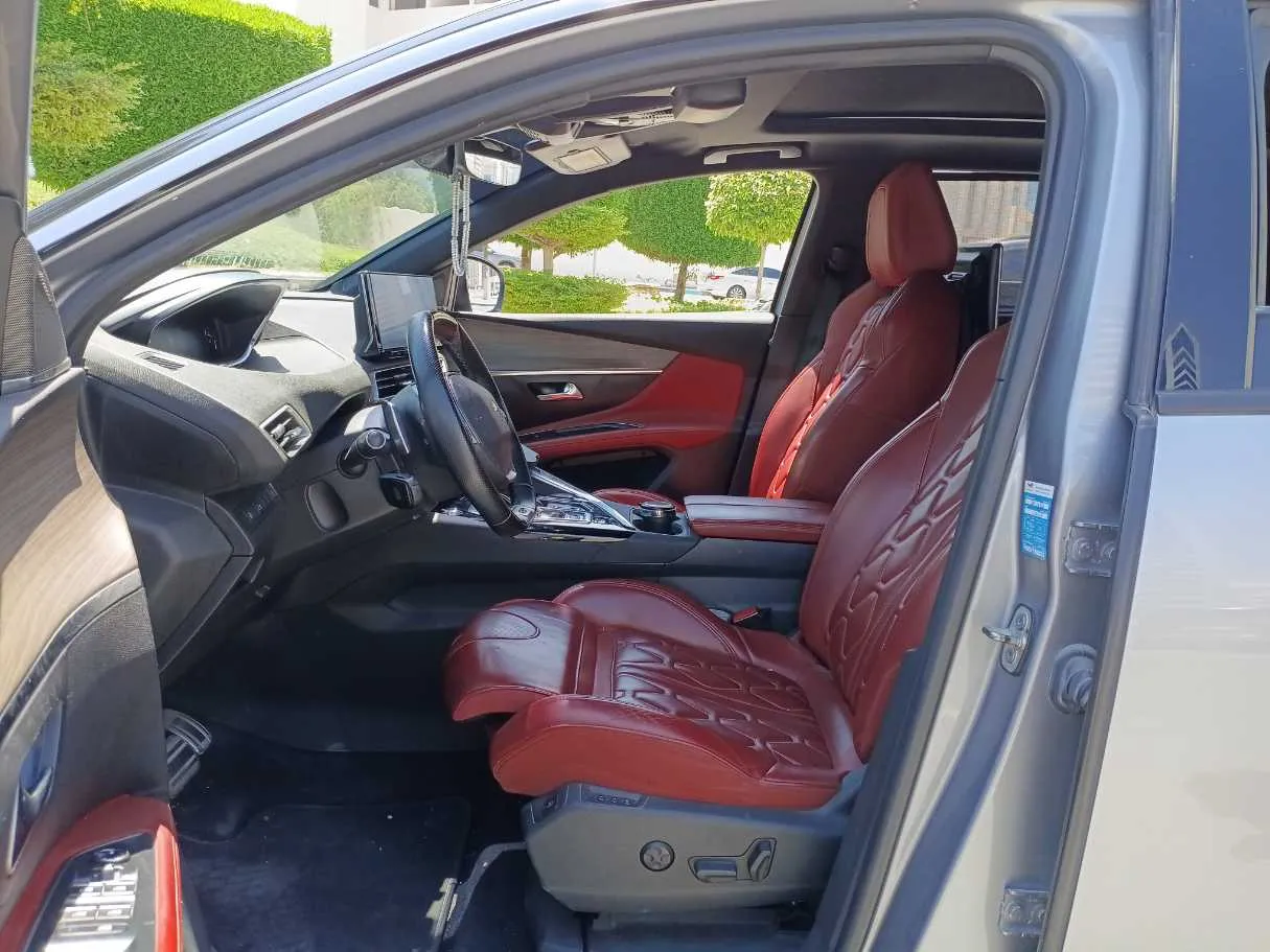 Car image 12