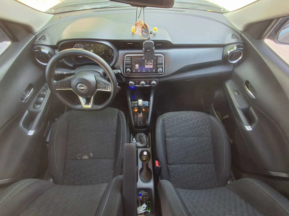 Car image 13