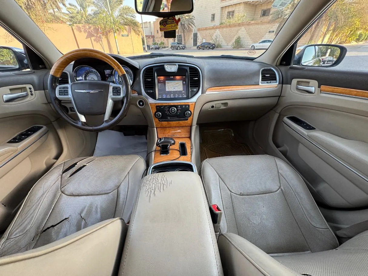 Car image 15