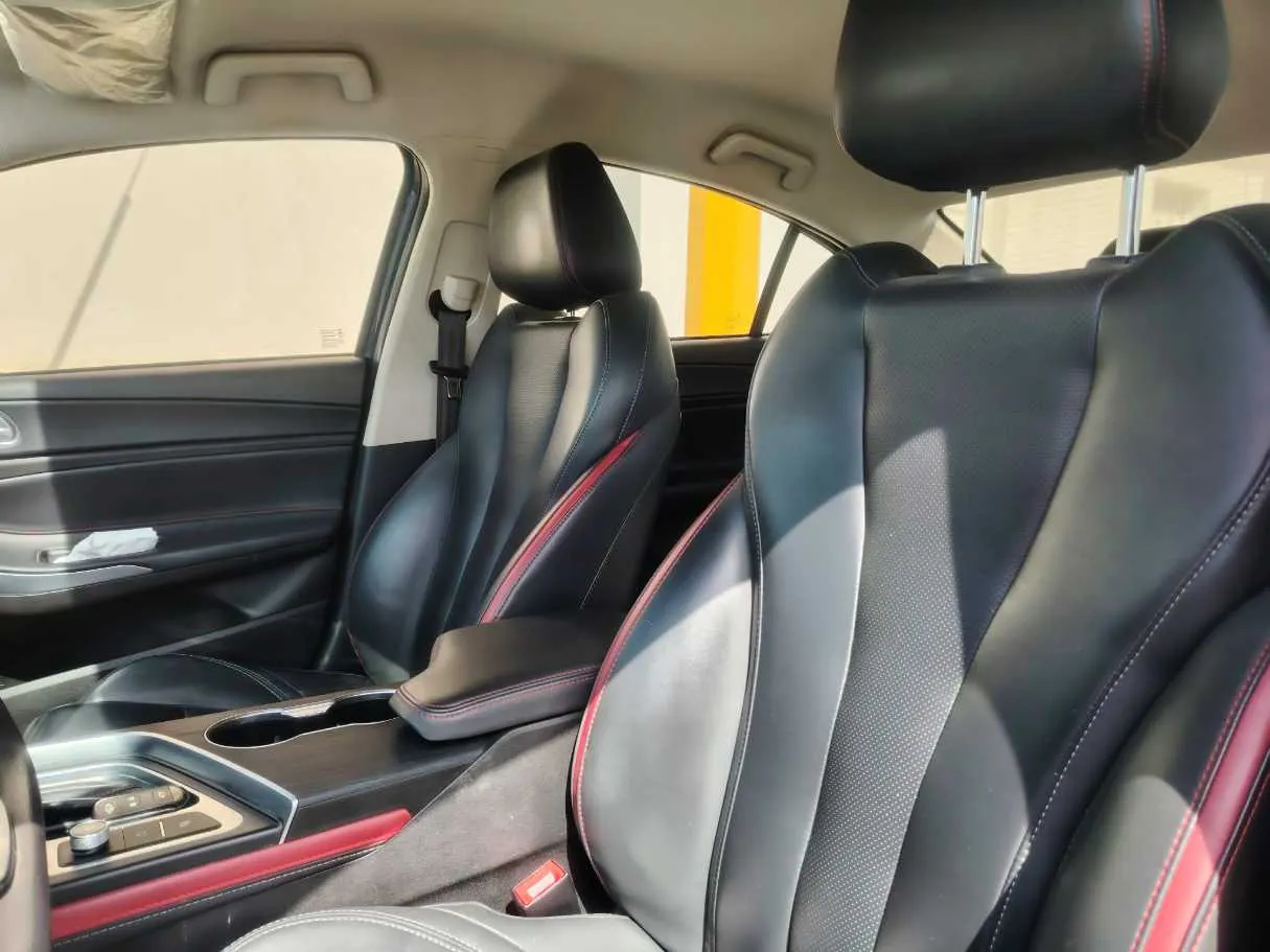 Car image 14