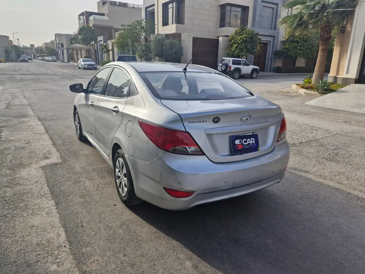 Car image 7
