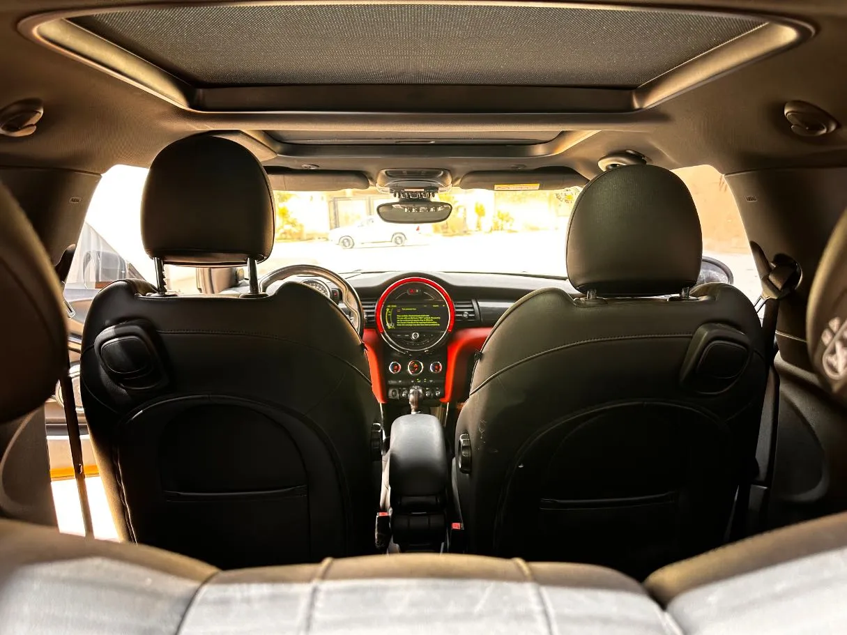 Car image 14