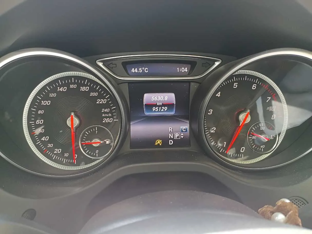 Car image 17