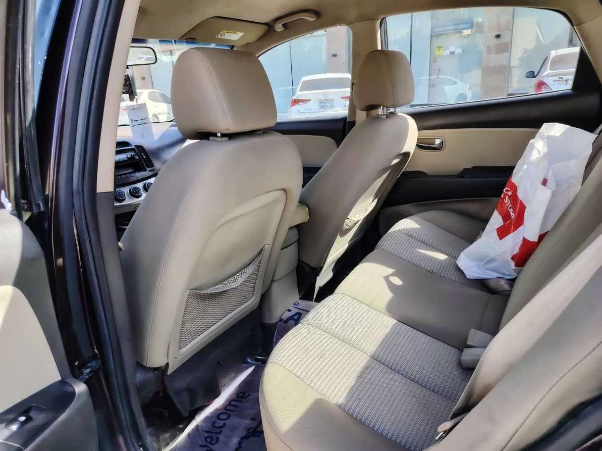 Car image 14
