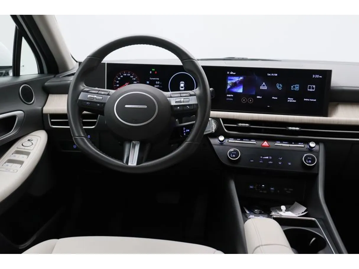 Car image 15