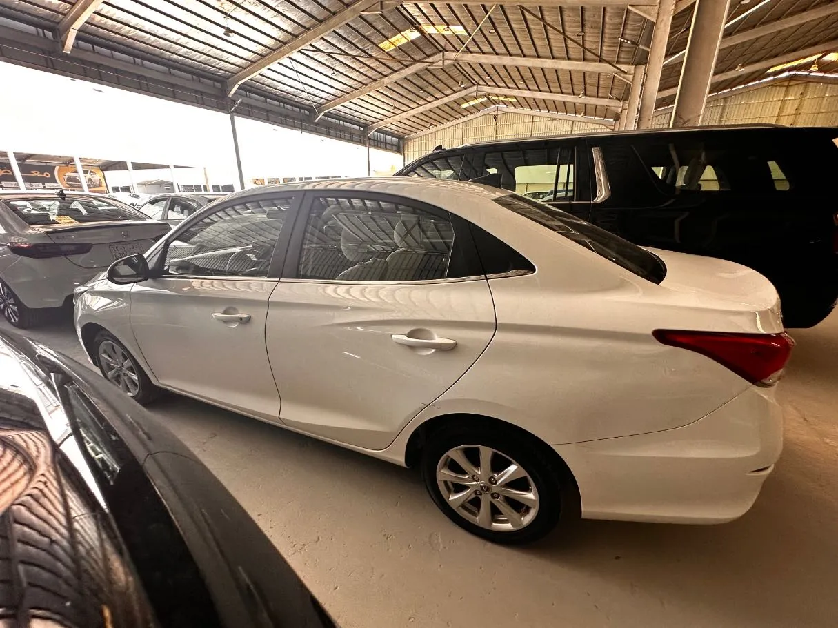Car image 5
