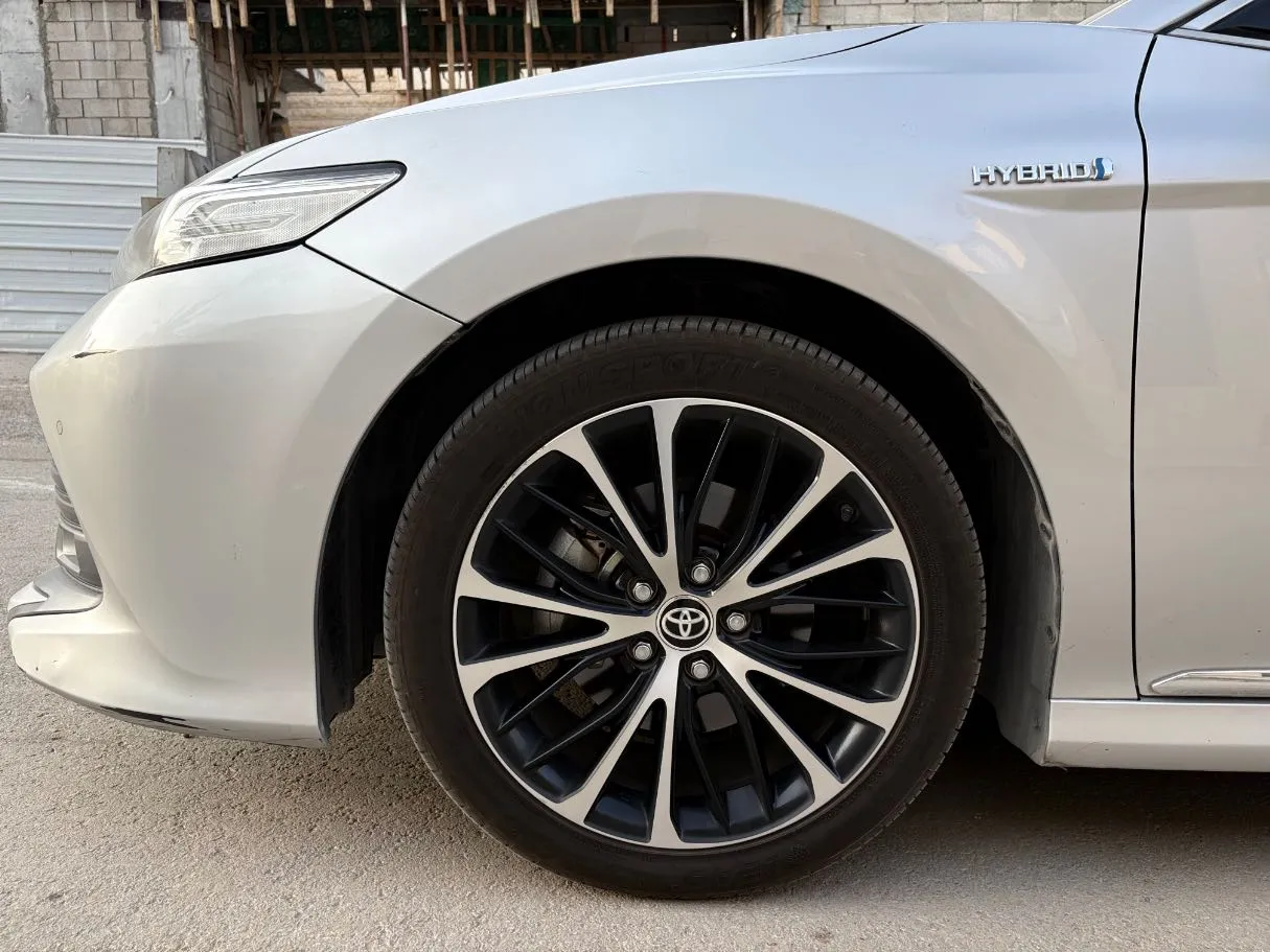 Car image 9