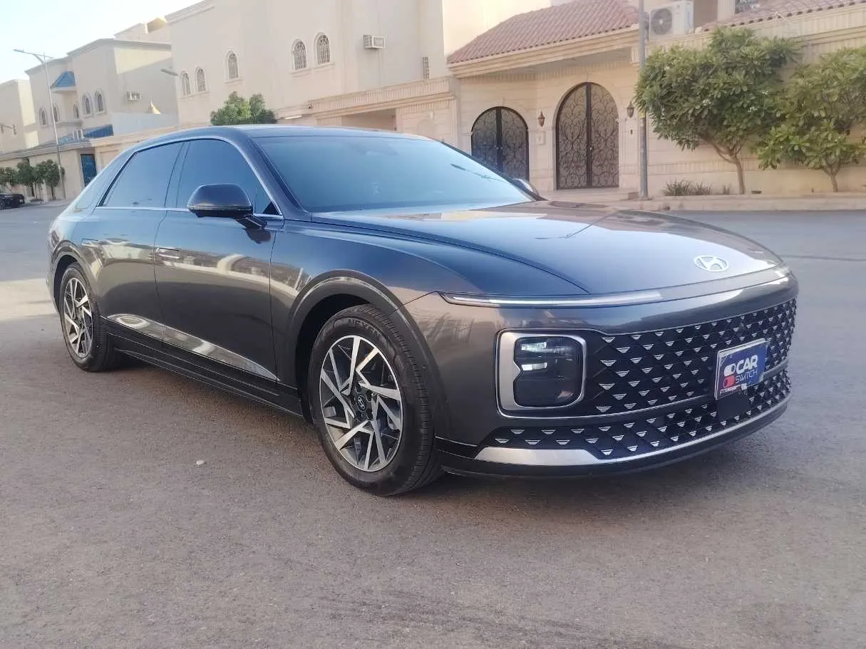 Car image 3