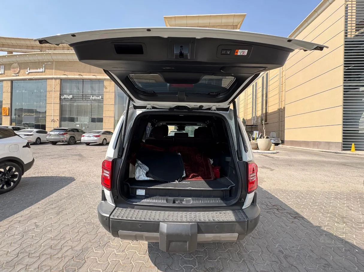 Car image 23